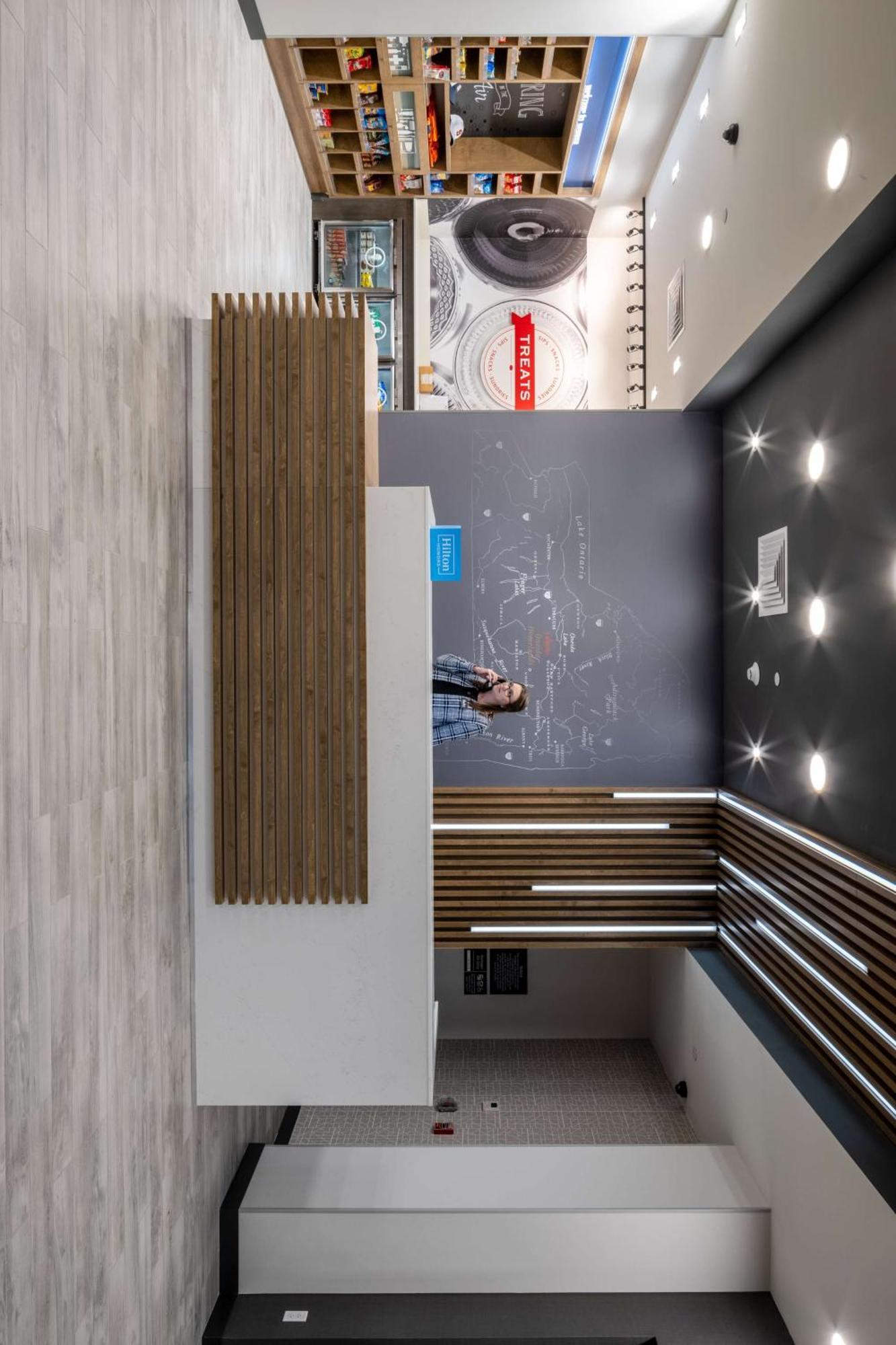 Hampton Inn By Hilton Verona At Turning Stone Exterior photo